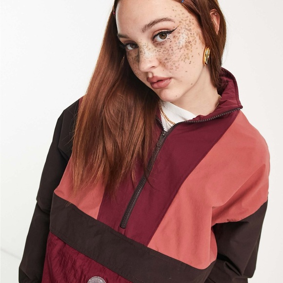 Nike Sports Utility Graphic Women’s Extra Small Quarter Zip in Burgundy NWT - Picture 3 of 7